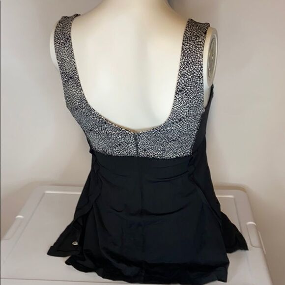 Lululemon Wrapper’s Delight Tank 4 - Picture 3 of 9